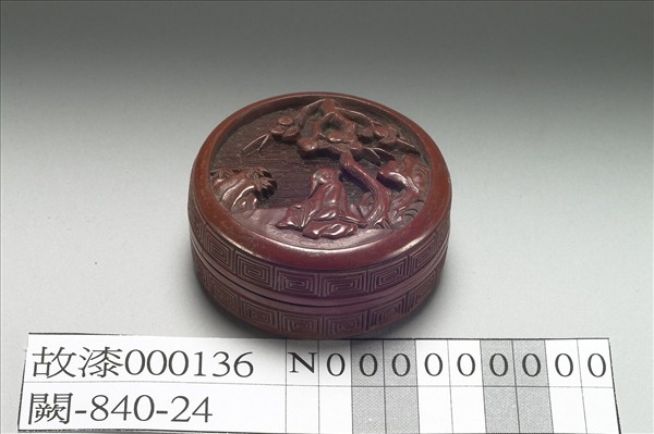 剔紅松下人物圓盒