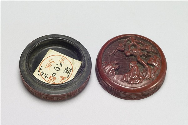 剔紅松下人物圓盒