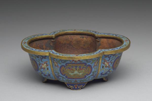 掐絲琺瑯水仙盆