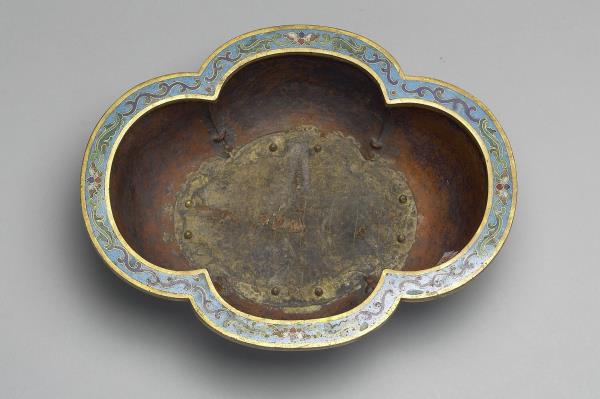 掐絲琺瑯水仙盆