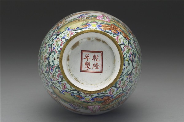 銅胎畫琺瑯西洋人物圖觀音瓶