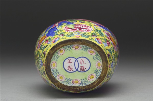 銅胎畫琺瑯包袱式罐