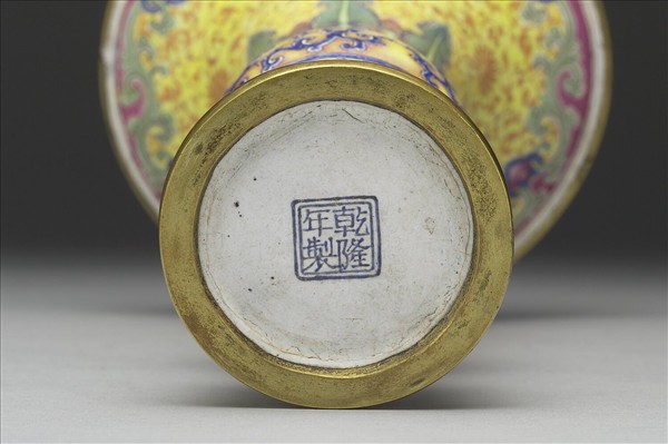 銅胎畫琺瑯蕉葉花觚