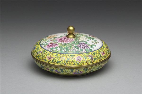 銅胎畫琺瑯花卉紋蓋盒