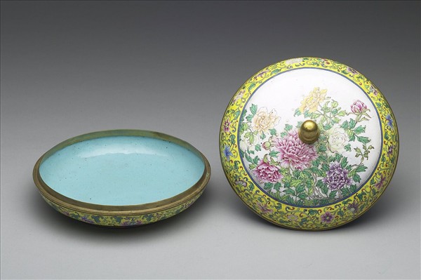 銅胎畫琺瑯花卉紋蓋盒