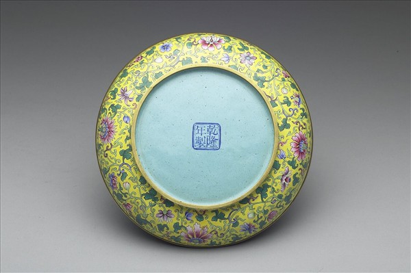 銅胎畫琺瑯花卉紋蓋盒