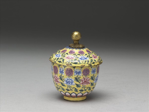 銅胎畫琺瑯花卉團壽紋蓋杯