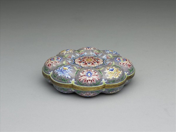 銅胎畫琺瑯海棠式盒