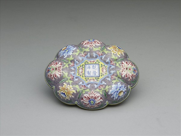 銅胎畫琺瑯海棠式盒