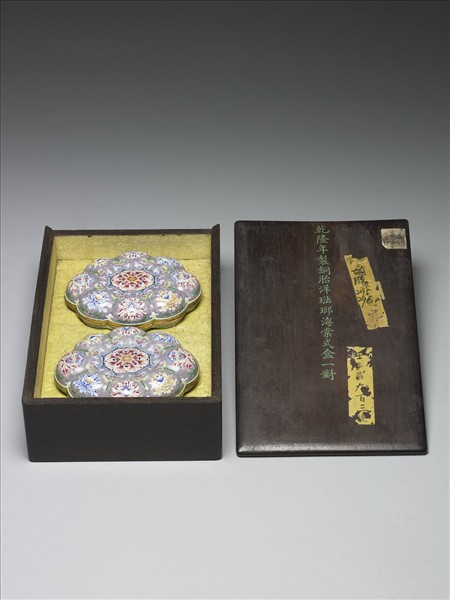 銅胎畫琺瑯海棠式盒