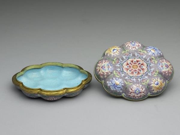 銅胎畫琺瑯海棠式盒