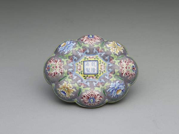 銅胎畫琺瑯海棠式盒