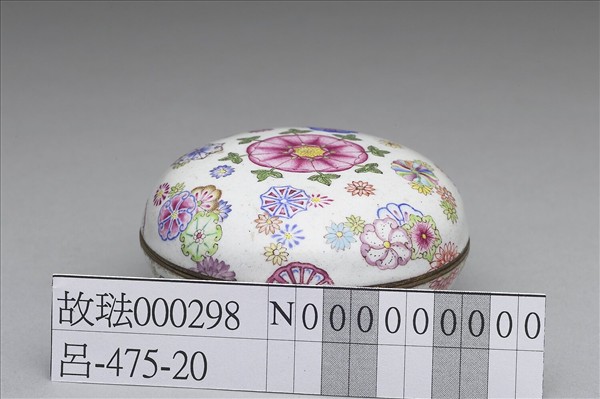 銅胎畫琺瑯皮球花紋盒