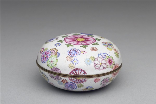 銅胎畫琺瑯皮球花紋盒