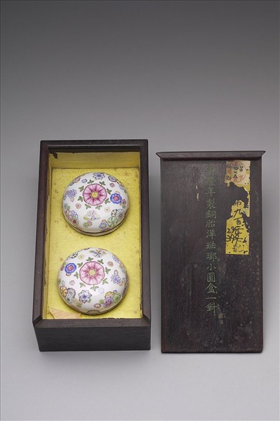 銅胎畫琺瑯皮球花紋盒