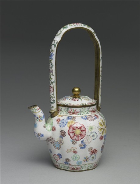 銅胎畫琺瑯皮球花紋提梁壺