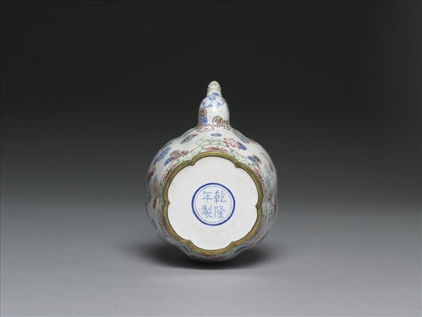 銅胎畫琺瑯皮球花紋提梁壺