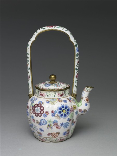 銅胎畫琺瑯皮球花紋提梁壺