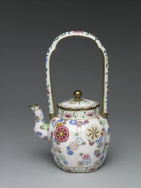銅胎畫琺瑯皮球花紋提梁壺