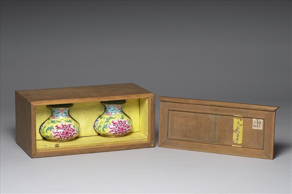 銅胎畫琺瑯石榴式瓶