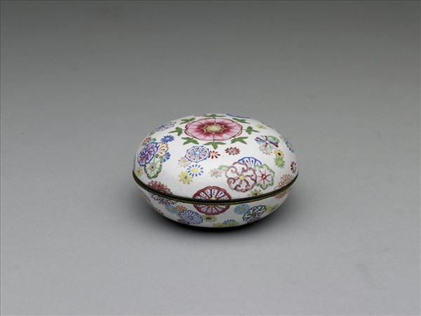 銅胎畫琺瑯皮球花紋盒