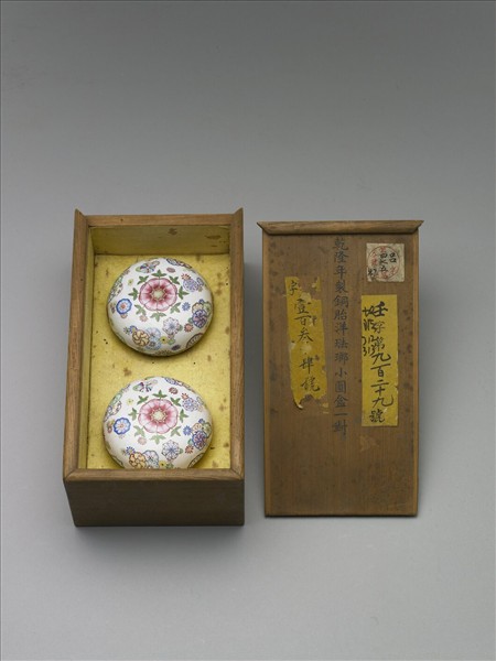 銅胎畫琺瑯皮球花紋盒