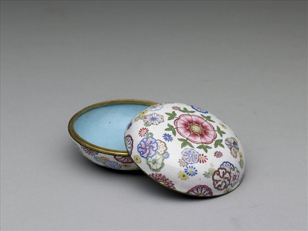 銅胎畫琺瑯皮球花紋盒