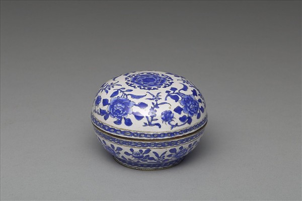 銅胎畫琺瑯白地花卉紋圓盒