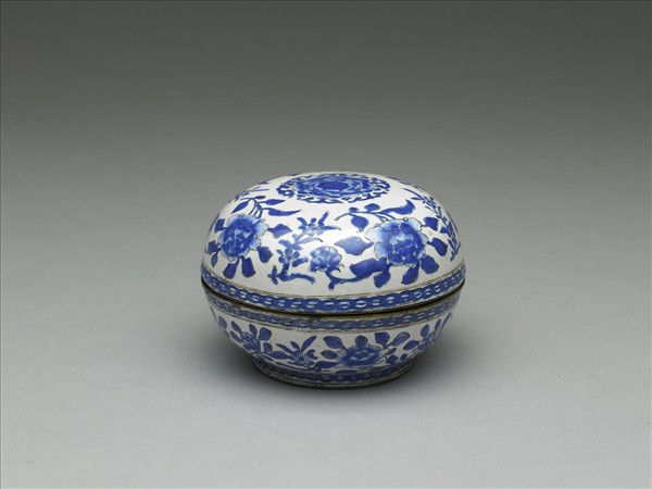 銅胎畫琺瑯白地花卉紋圓盒