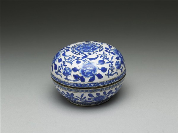 銅胎畫琺瑯白地花卉紋圓盒