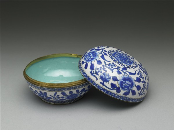 銅胎畫琺瑯白地花卉紋圓盒