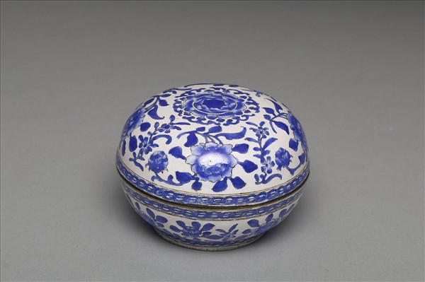 銅胎畫琺瑯白地花卉紋圓盒