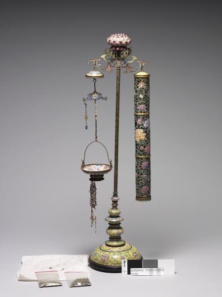 銅胎畫琺瑯桃干花藍龍掛香筒