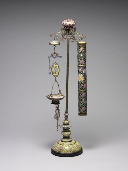 銅胎畫琺瑯桃干花藍龍掛香筒