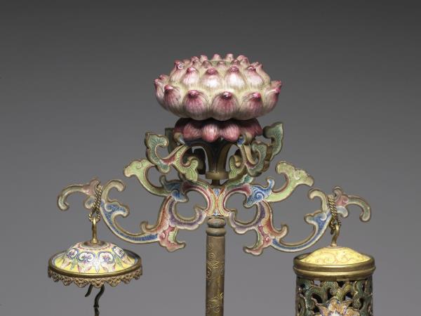 銅胎畫琺瑯桃干花藍龍掛香筒