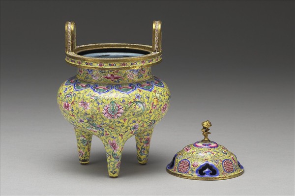 銅胎畫琺瑯三足爐