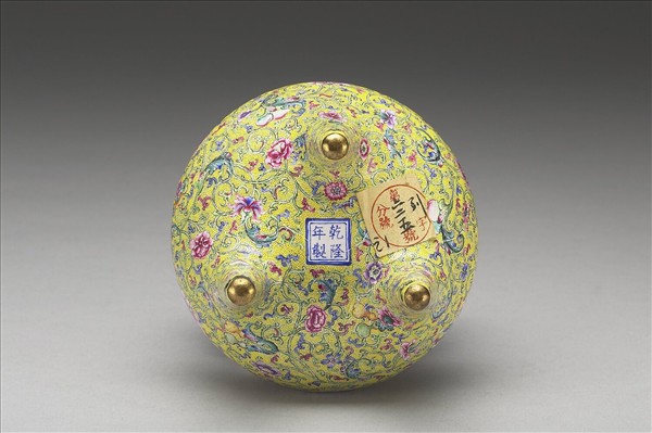 銅胎畫琺瑯三足爐