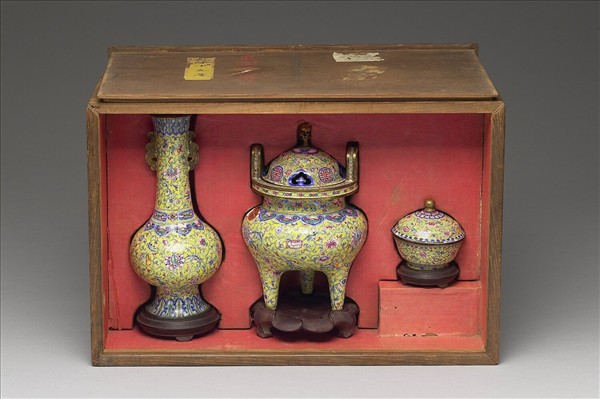 銅胎畫琺瑯三足爐