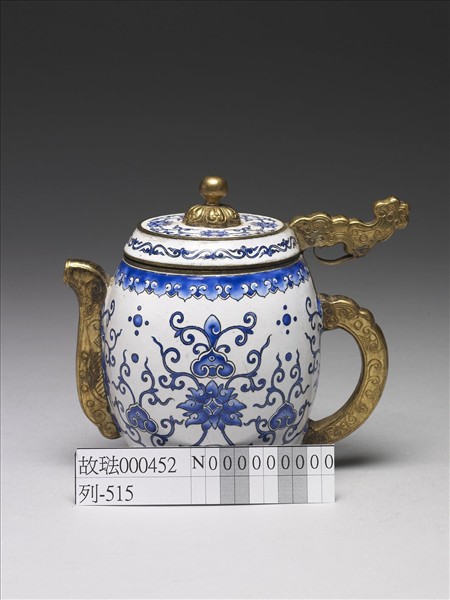 銅胎畫琺瑯白地藍花執壺