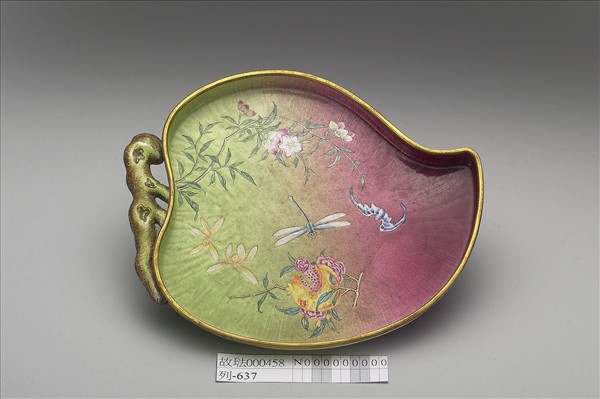 銅胎畫琺瑯桃式茶盤