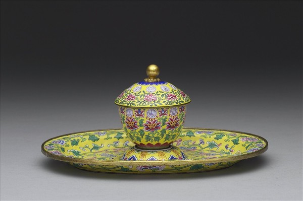 銅胎畫琺瑯番蓮團壽紋蓋杯