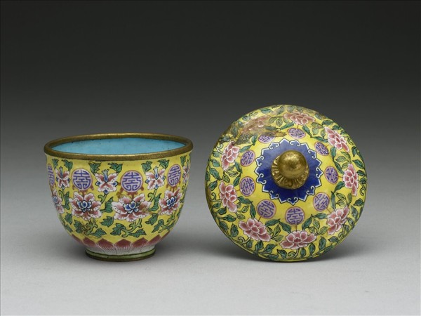 銅胎畫琺瑯番蓮團壽紋蓋杯