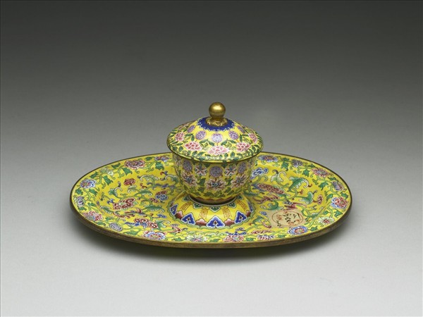 銅胎畫琺瑯番蓮團壽紋蓋杯