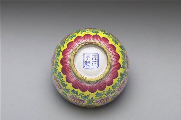 銅胎畫琺瑯番蓮團壽紋蓋杯