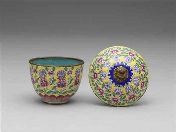 銅胎畫琺瑯花卉團壽紋蓋杯