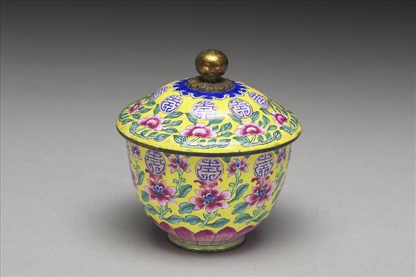 銅胎畫琺瑯花卉團壽紋蓋杯