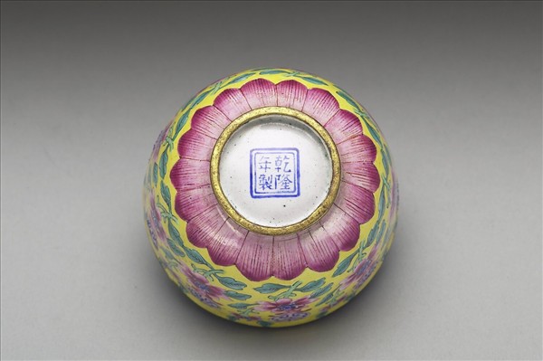 銅胎畫琺瑯花卉團壽紋蓋杯