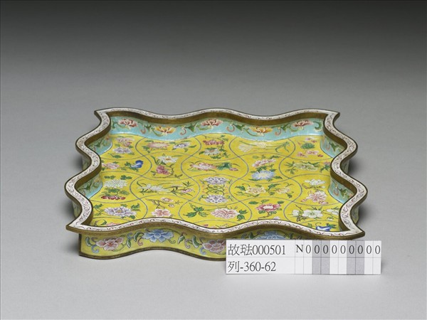 銅胎畫琺瑯黃地花卉波浪形方盤