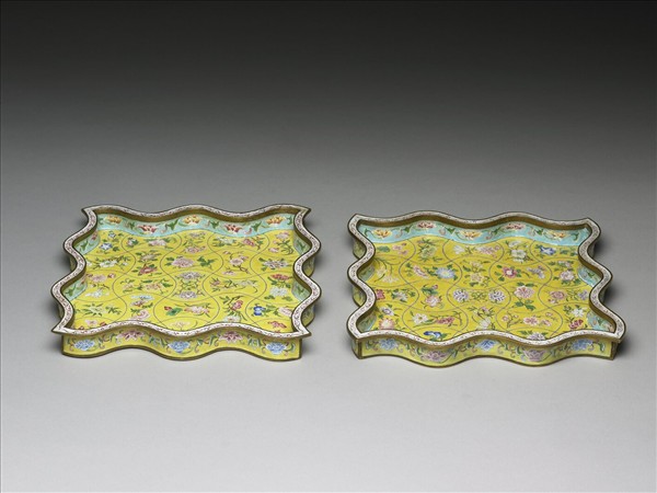 銅胎畫琺瑯黃地花卉波浪形方盤