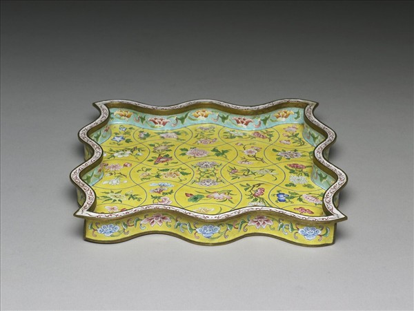 銅胎畫琺瑯黃地花卉波浪形方盤